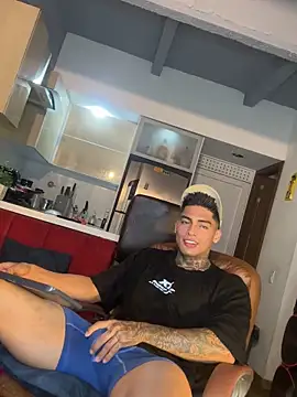 Snapshot of Dominiofit chatting on October 2025 01:53:02 AM Dominiofit online show from October 2025 01:53:02 AM