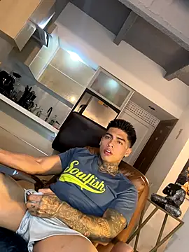 Snapshot of Dominiofit chatting on November 2025 01:15:02 AM Dominiofit online show from November 2025 01:15:02 AM