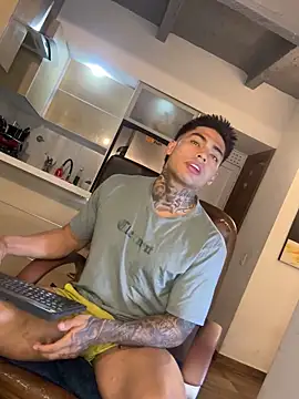 Snapshot of Dominiofit chatting on November 2025 01:22:01 AM Dominiofit online show from November 2025 01:22:01 AM