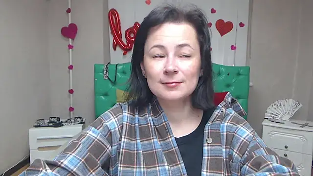 Snapshot of MarieSho chatting on April 2026 06:11:01 AM MarieSho online show from April 2026 06:11:01 AM