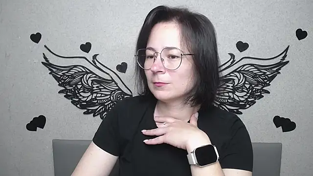 Snapshot of MarieSho chatting on May 2026 06:20:01 AM MarieSho online show from May 2026 06:20:01 AM