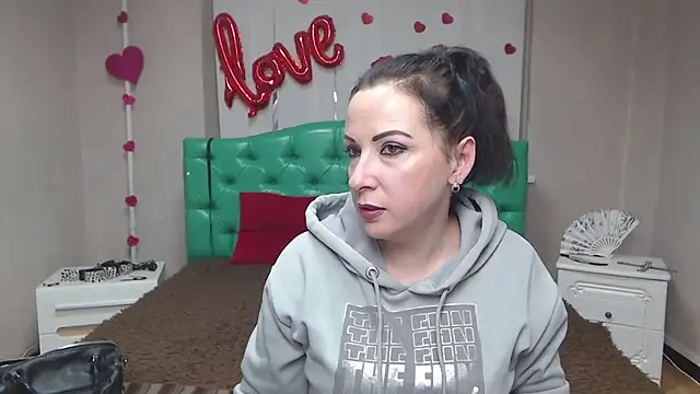 Snapshot of ElizabethSho chatting on February 2026 06:20:02 PM ElizabethSho online show from February 2026 06:20:02 PM