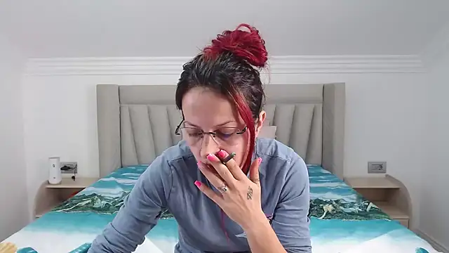 CatWoman0001 online show from November 2025 11:42:02 AM