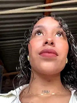 Snapshot of MarieLeon chatting on December 2025 08:13:02 PM MarieLeon online show from December 2025 08:13:02 PM