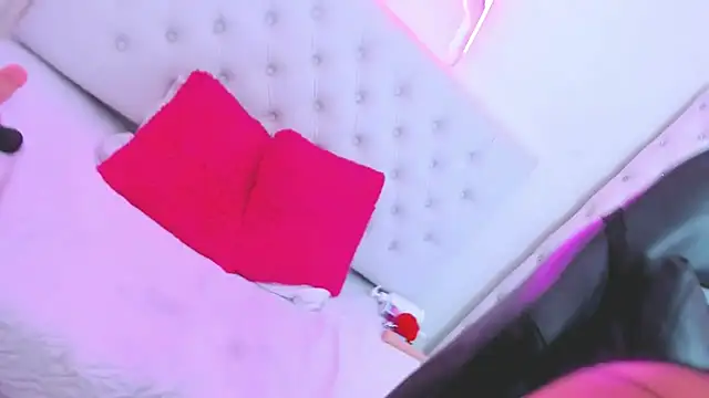 Snapshot of silvana__miller chatting on January 2025 10:05:01 PM silvana miller online show from January 2025 10:05:01 PM