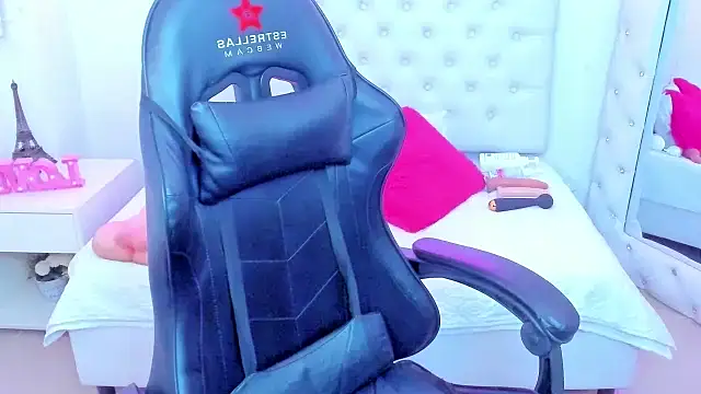 Snapshot of silvana__miller chatting on February 2025 07:00:01 PM silvana miller online show from February 2025 07:00:01 PM