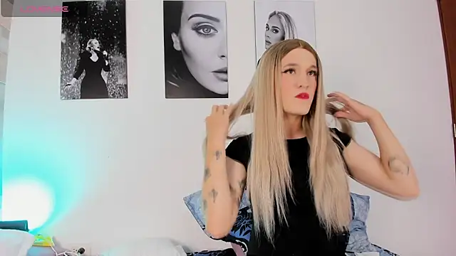 Snapshot of JESSI_NAOMI chatting on January 2025 04:01:02 AM JESSI NAOMI online show from January 2025 04:01:02 AM