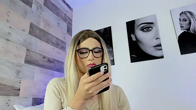 Snapshot of JESSI_NAOMI chatting on January 2025 08:33:01 AM JESSI NAOMI online show from January 2025 08:33:01 AM