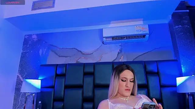 Snapshot of JESSI_NAOMI chatting on February 2025 07:07:02 AM JESSI NAOMI online show from February 2025 07:07:02 AM