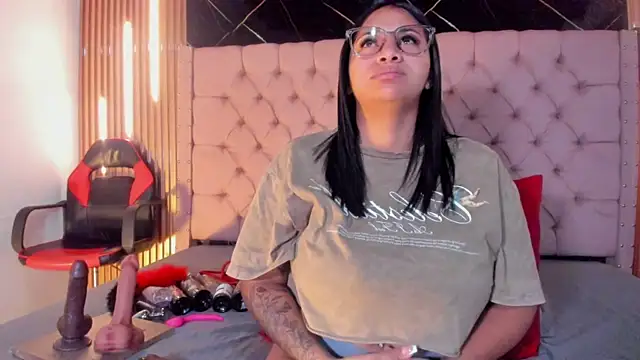 Snapshot of La_indiia chatting on November 2025 12:16:02 PM La indiia online show from November 2025 12:16:02 PM