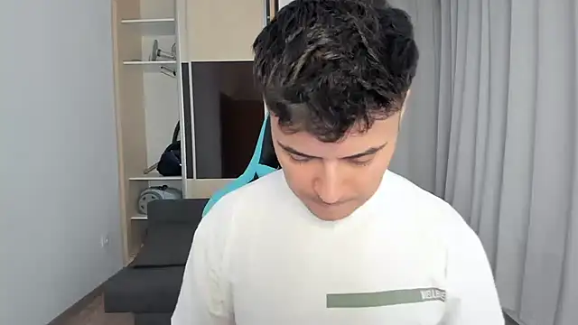 MatMalonne online show from November 2025 01:44:02 PM