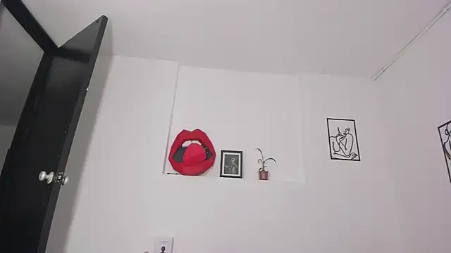 Snapshot of cloehonney chatting on February 2025 12:10:01 AM cloehonney online show from February 2025 12:10:01 AM