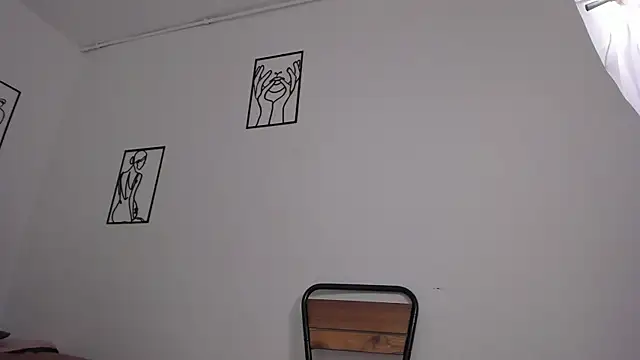 Snapshot of cloehonney chatting on February 2025 03:15:02 AM cloehonney online show from February 2025 03:15:02 AM