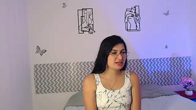 Snapshot of cloehonney chatting on September 2025 07:13:02 PM cloehonney online show from September 2025 07:13:02 PM