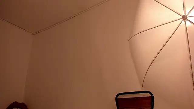 Snapshot of cloehonney chatting on October 2025 07:22:02 PM cloehonney online show from October 2025 07:22:02 PM