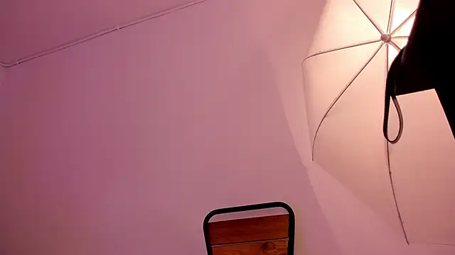 Snapshot of cloehonney chatting on November 2025 10:35:02 AM cloehonney online show from November 2025 10:35:02 AM