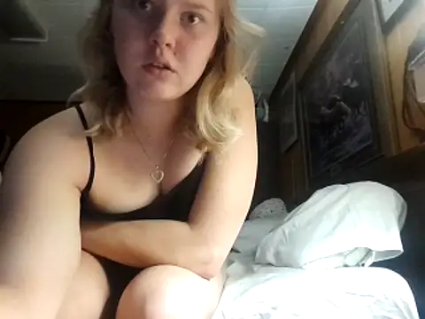 Snapshot of Ryan_and_Aurora chatting on December 2025 12:26:02 AM Ryan and Aurora online show from December 2025 12:26:02 AM