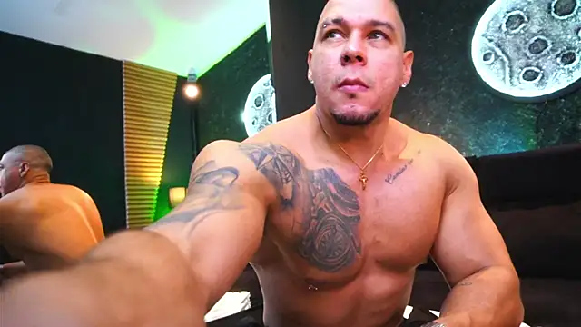 Snapshot of MassimoWalton2 chatting on October 2025 01:22:01 AM MassimoWalton2 online show from October 2025 01:22:01 AM