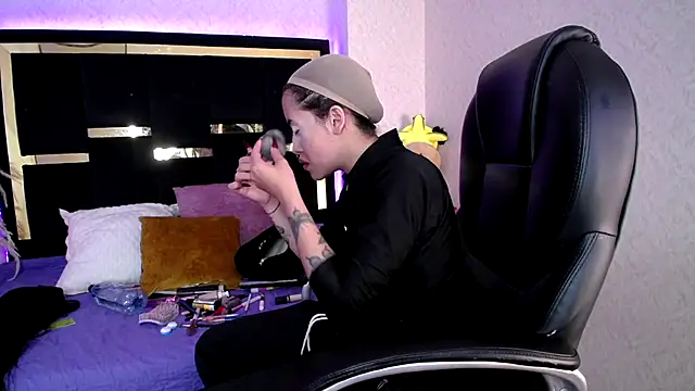 Bunny O online show from November 2025 09:15:01 PM