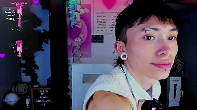 Snapshot of juniior_2311_ chatting on February 2025 10:31:01 PM juniior 2311 online show from February 2025 10:31:01 PM