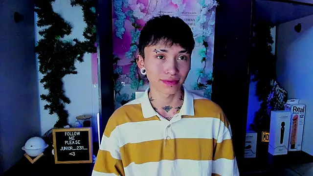 Snapshot of juniior_2311_ chatting on March 2025 05:27:02 PM juniior 2311 online show from March 2025 05:27:02 PM