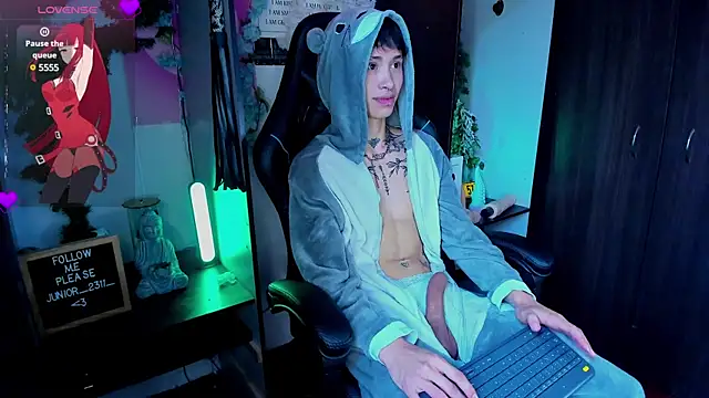 Snapshot of juniior_2311_ chatting on March 2025 02:30:01 PM juniior 2311 online show from March 2025 02:30:01 PM