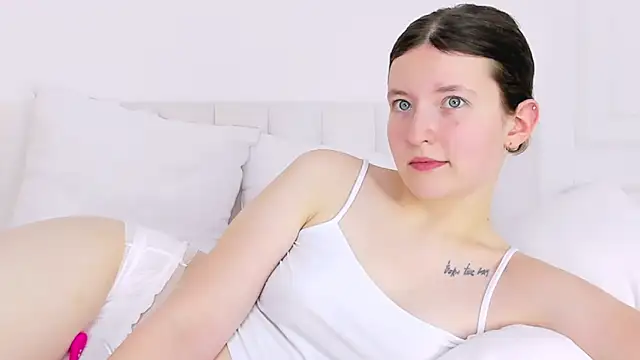 MoonAngelic online show from January 2025 06:24:02 AM