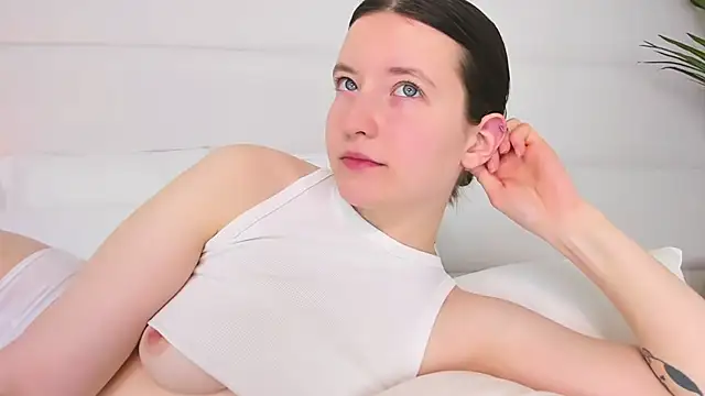 MoonAngelic online show from March 2025 03:19:01 AM