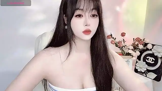 Snapshot of Lydia_170 chatting on August 2026 09:28:01 PM Lydia 170 online show from August 2026 09:28:01 PM