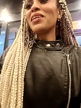 Snapshot of BlairSamy chatting on December 2024 03:37:01 AM BlairSamy online show from December 2024 03:37:01 AM