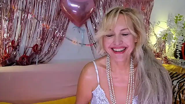 Snapshot of KelliRaid chatting on February 2025 06:42:02 AM KelliRaid online show from February 2025 06:42:02 AM