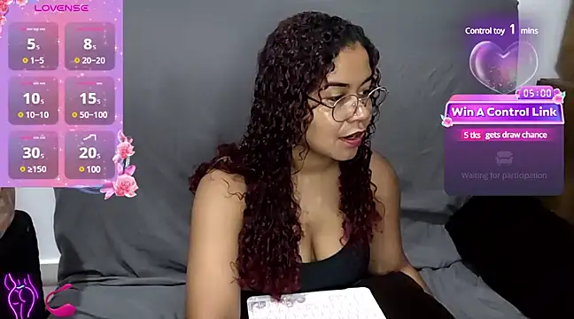 VitoriaFernandes online show from January 2025 03:57:01 PM