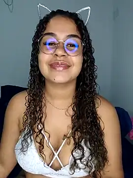 VitoriaFernandes online show from March 2025 08:59:01 PM