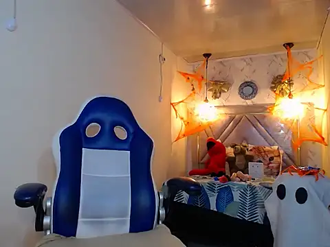 alexa-cooper- online show from October 2025 02:40:02 PM