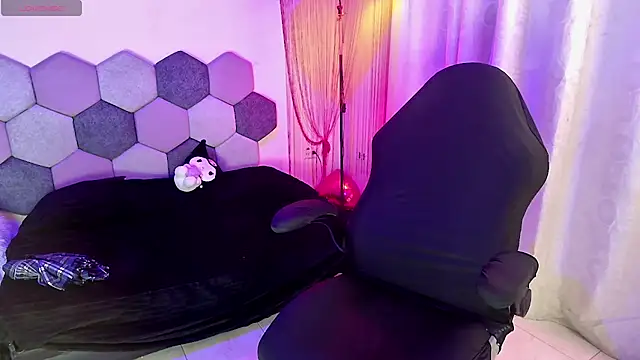 Horny tgn online show from April 2026 06:02:01 PM