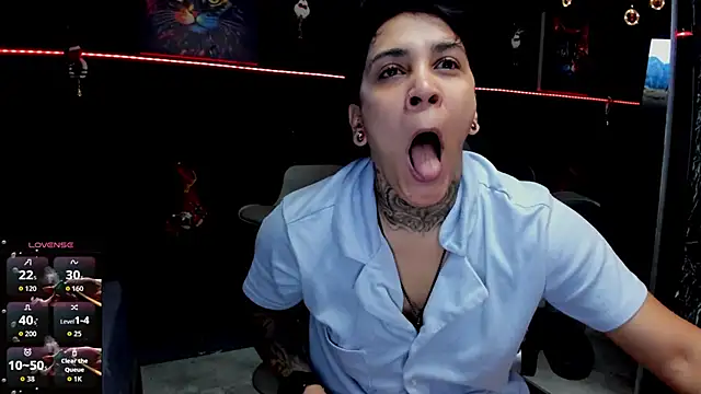 Snapshot of ZhoeStrong chatting on December 2025 07:53:02 PM ZhoeStrong online show from December 2025 07:53:02 PM