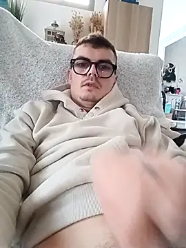 Snapshot of GLouglou19 chatting on November 2025 03:58:01 PM GLouglou19 online show from November 2025 03:58:01 PM