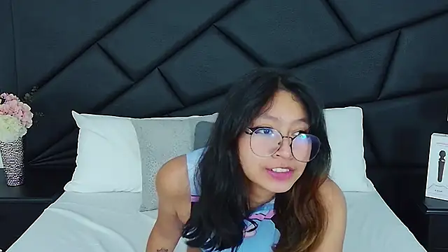 Yommi Winx online show from January 2025 01:48:01 AM