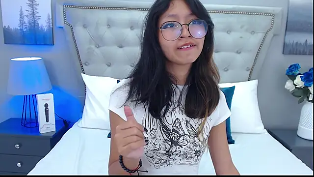 Yommi Winx online show from March 2025 01:59:02 AM