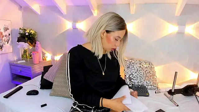 Martina Miiller online show from April 2026 01:23:02 PM