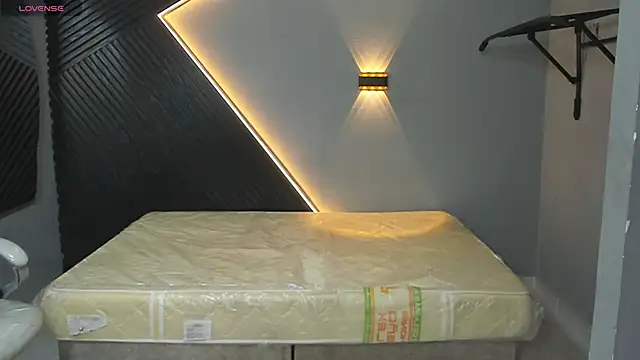 Laia and Aloby online show from March 2026 10:05:01 PM