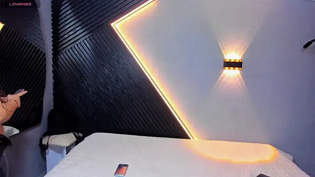 Laia and Aloby online show from April 2026 10:25:02 PM