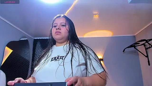 Laia and Aloby online show from April 2026 12:16:02 AM