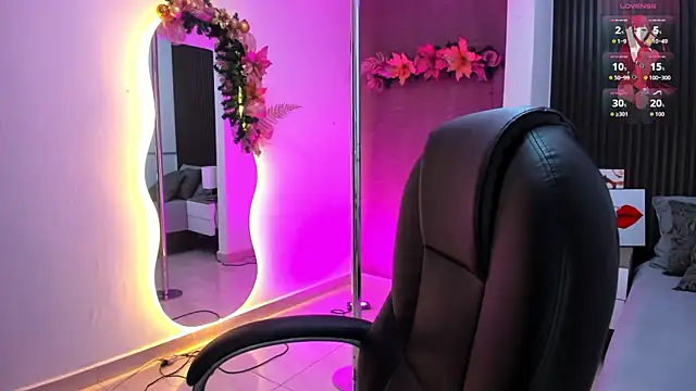 natasha  jackson online show from December 2025 12:33:02 PM