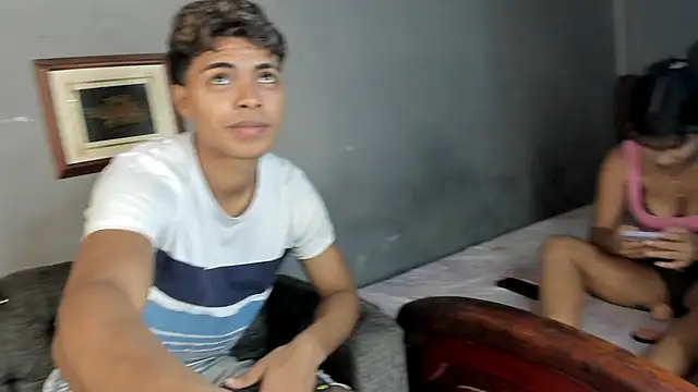 Snapshot of dafnezahiraa_ chatting on December 2024 11:42:01 PM dafnezahiraa  online show from December 2024 11:42:01 PM