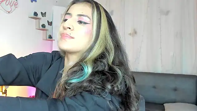 Alaia Love77 online show from March 2025 09:49:01 PM