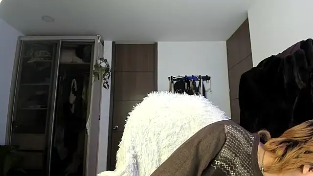 Snapshot of santy-kitty chatting on March 2025 06:03:01 AM santy-kitty online show from March 2025 06:03:01 AM