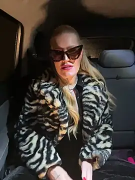 Sissy-Bee online show from December 2024 04:47:01 PM