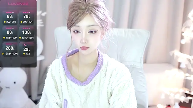 UUKiss  online show from February 2025 02:08:01 PM