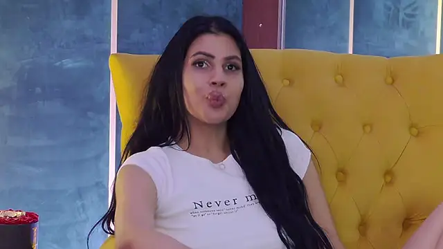 Snapshot of GiuliaHarvey chatting on March 2025 01:37:02 AM GiuliaHarvey online show from March 2025 01:37:02 AM